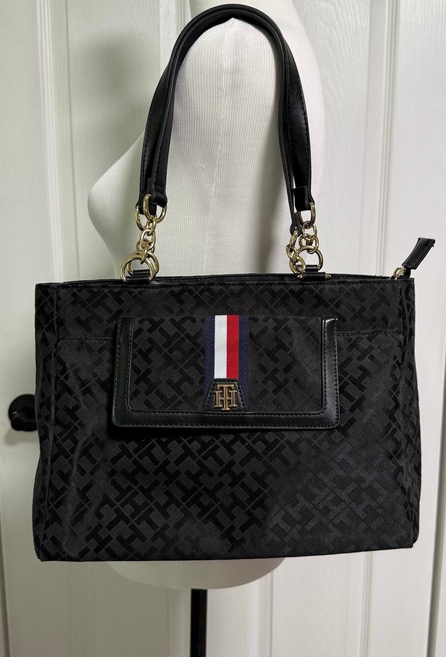 Tommy Hilfiger Women's Black Shoulder Bag